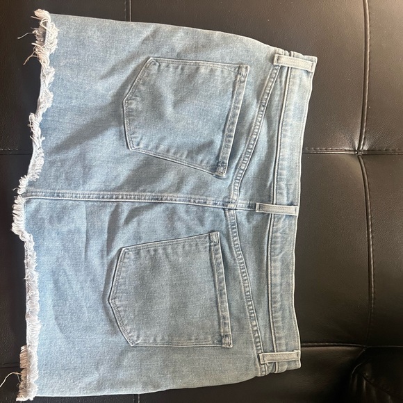 J Brand, denim skit, barely worn, size 29 - Picture 2 of 4